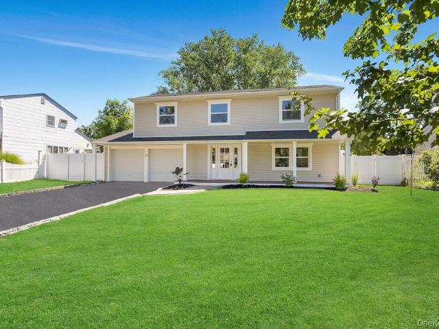 House for sale in Smithtown, New York