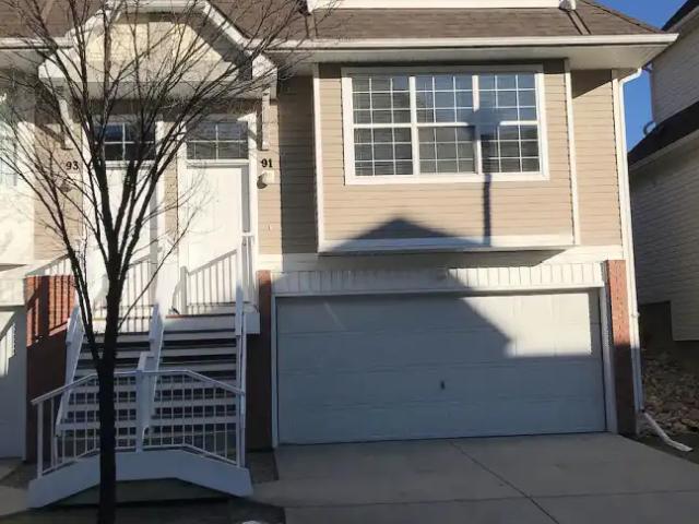 House for rent in Tuscany, Calgary