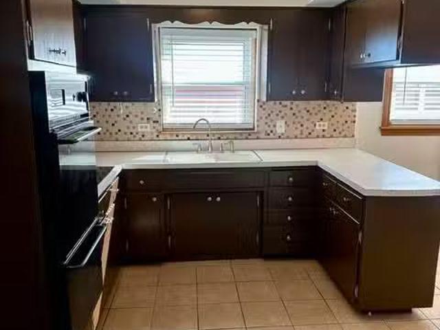 Condo for rent in Bedford Park