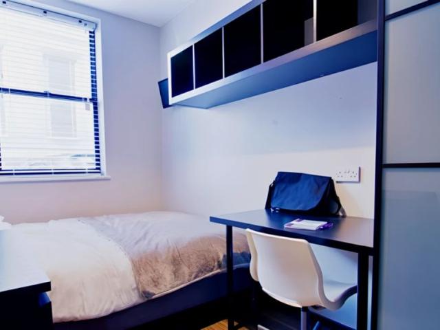 Apartment for rent in Moorlands, Bare