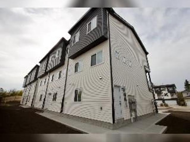 Townhouse for rent in Rolly View, Alberta