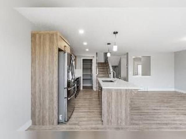 Townhouse for rent in Rolly View, Alberta