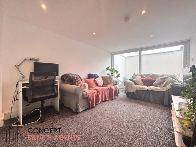 Apartment for rent in Furzedown, Greater London