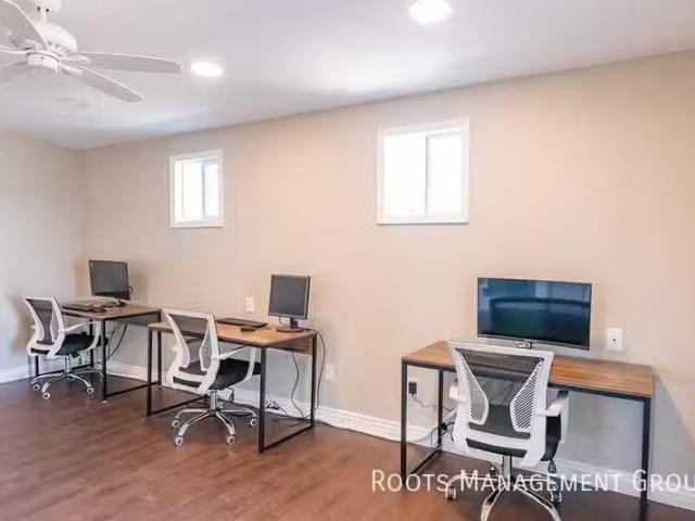 Condo for rent in Flint