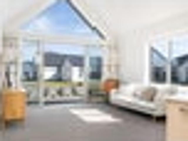 House for sale in Chaslands, Canterbury