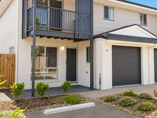 Townhouse for rent in Toombul, Queensland