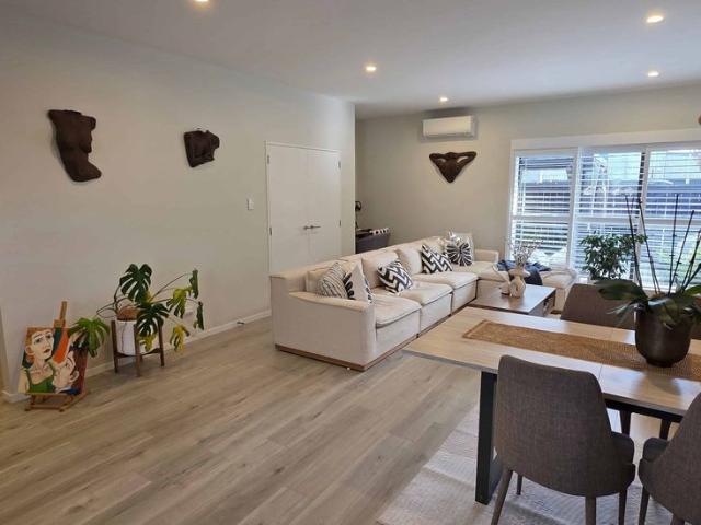 House for rent in Point England, Oroua County