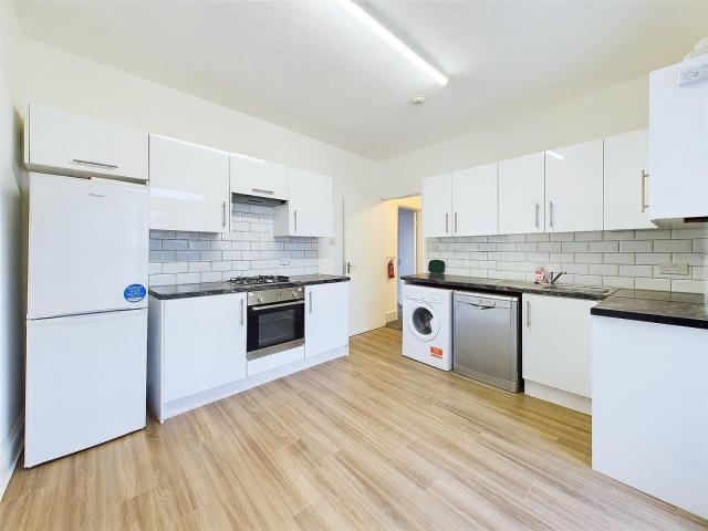 Apartment for rent in Strawberry Hill, Greater London