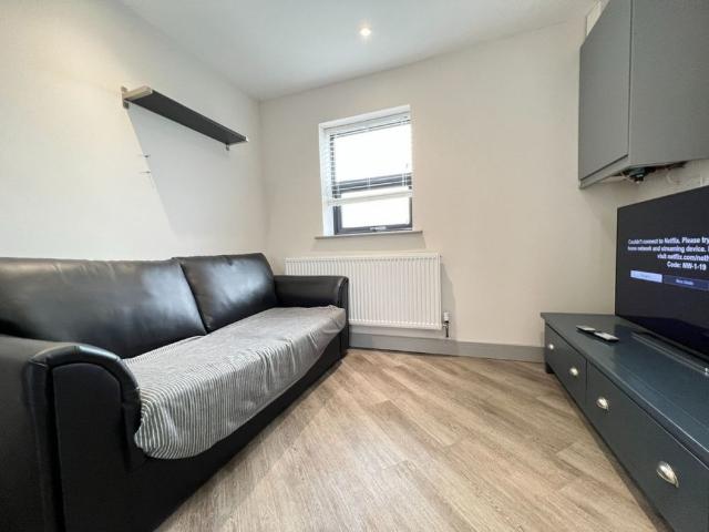 Room for rent in Abbey Park, Barton In Fabis