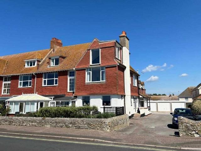 Apartment for sale in Seaton, Budlake