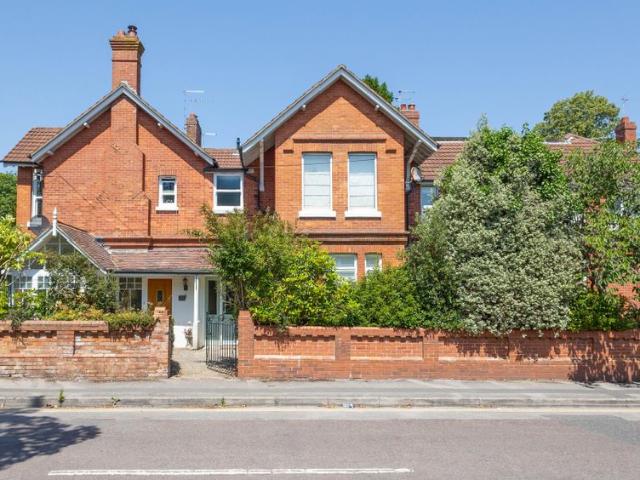 Apartment for rent in Branksome Park, Poole