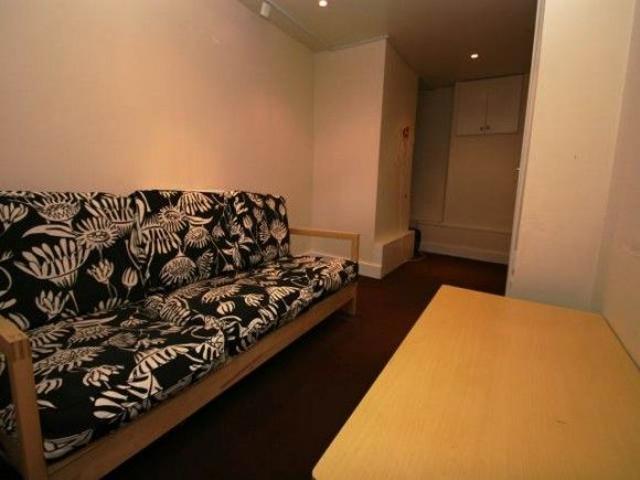 Room for rent in Hyde Park, West Yorkshire