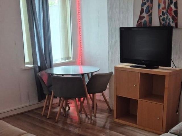 Apartment for rent in Kensington, Calderstones