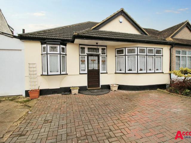 House for rent in Rush Green, Greater London
