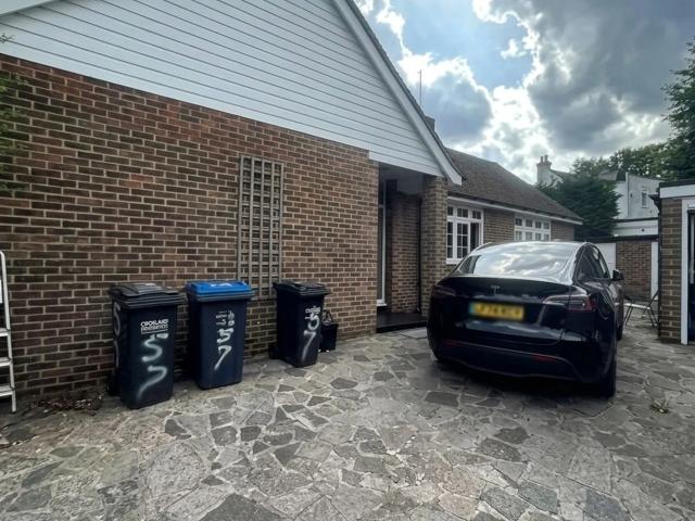 House for rent in Roundshaw, Greater London