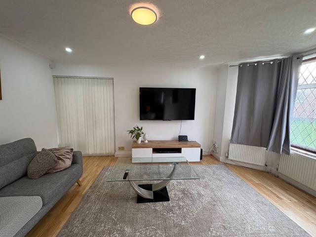 House for rent in London Borough of Barnet, Greater London