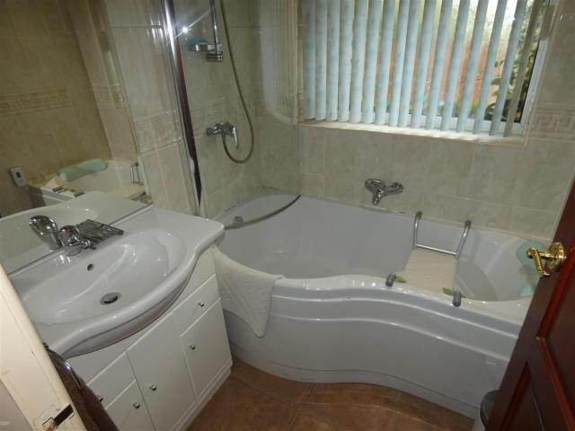 House for rent in Caldermill, East Midlands