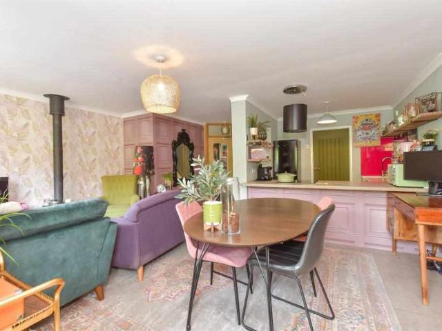 Cottage for sale in Arundel, Clapham