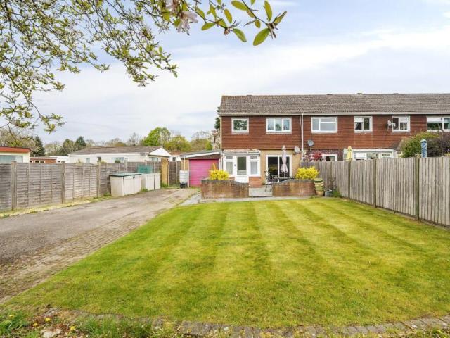 Terraced House for rent in Colden, Brambridge