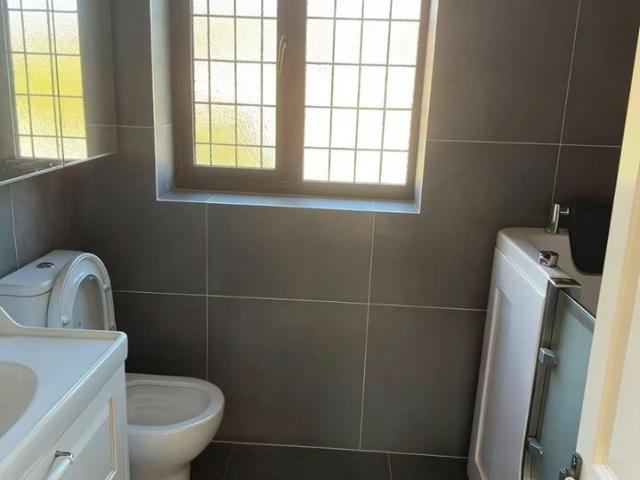 Apartment for rent in Poplar Grove, Greater London