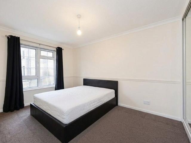 Apartment for rent in Cat Hill, England