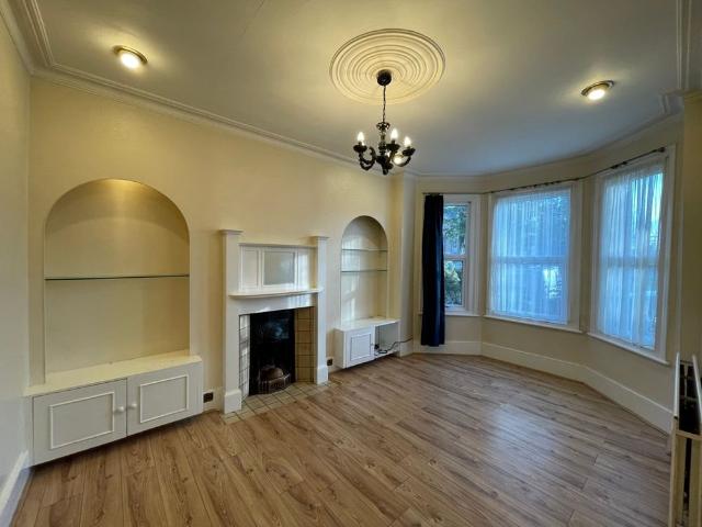 Apartment for rent in Lane, Greater London