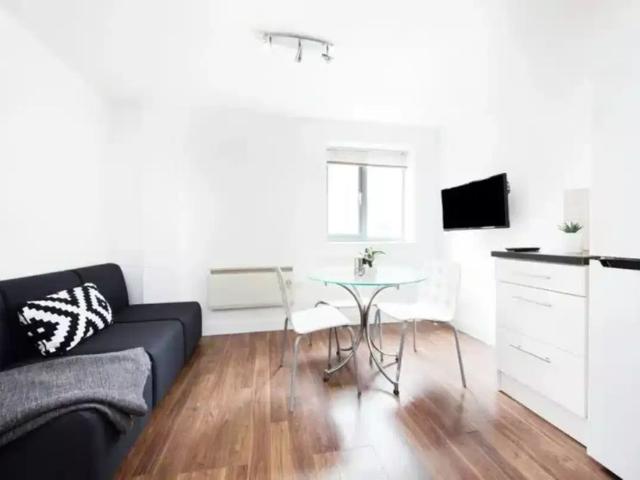 Room for rent in Bede Island, Old Wharf