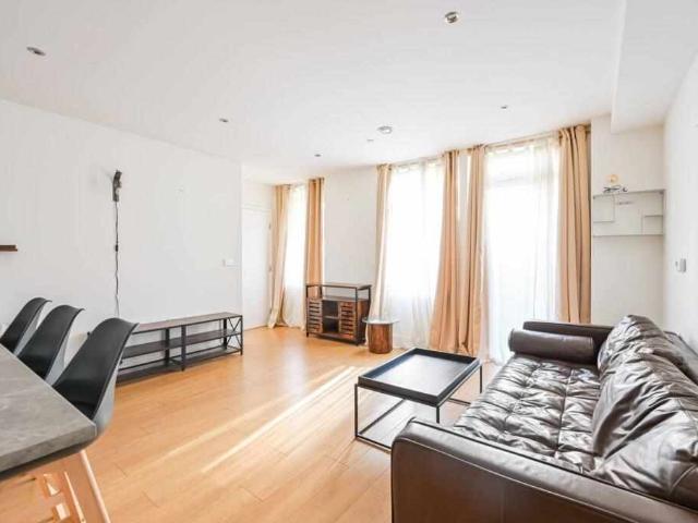 Flat for sale in E16, London