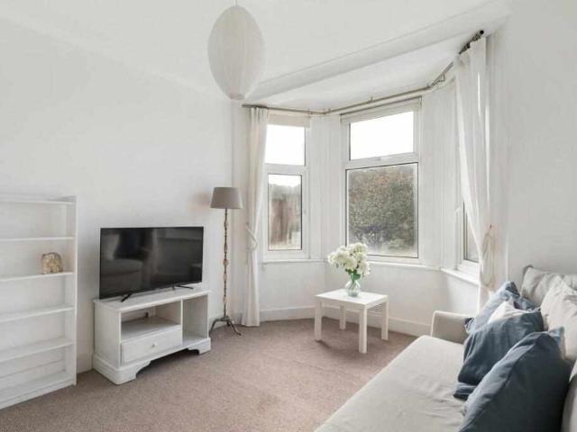Flat for sale in SW11, London