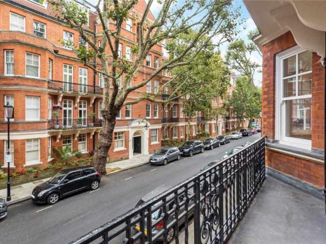 Flat for sale in SW3, London