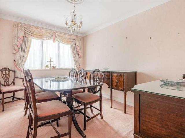 Flat for sale in Elstree and Borehamwood, Borehamwood