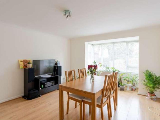 Flat for sale in Sunnymead, The Slade