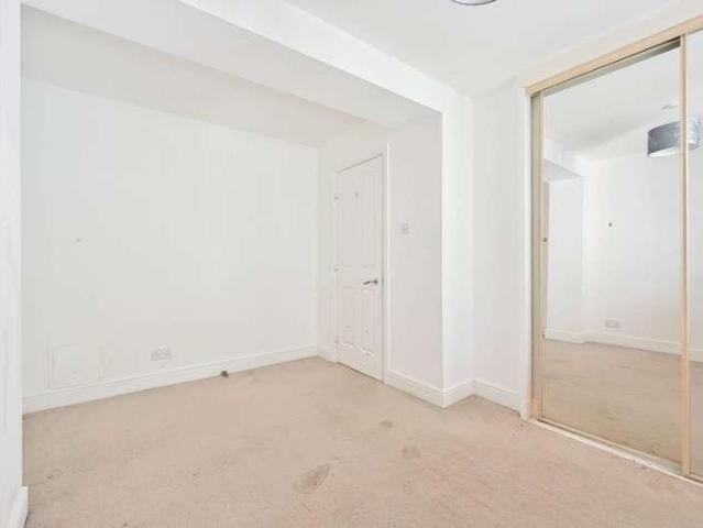 Flat for sale in Watford, North Watford