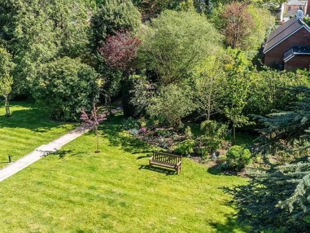 Flat for sale in Nevill Park, Sandown Park