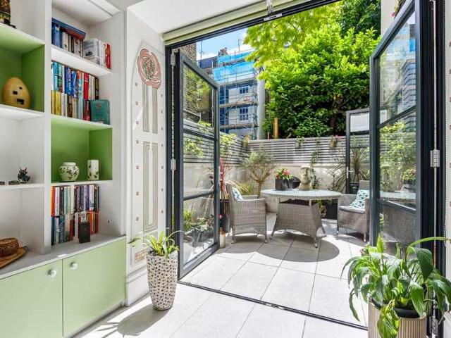 Flat for sale in St. John's Wood, Greater London