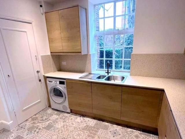 Flat for sale in West Hampstead, Greater London