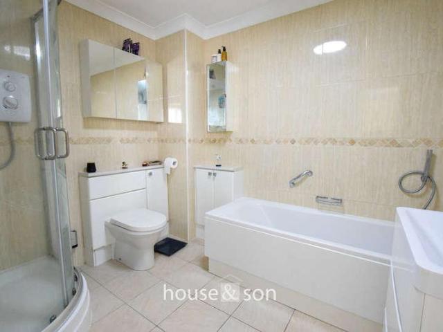 Flat for sale in Lansdowne, Springbourne