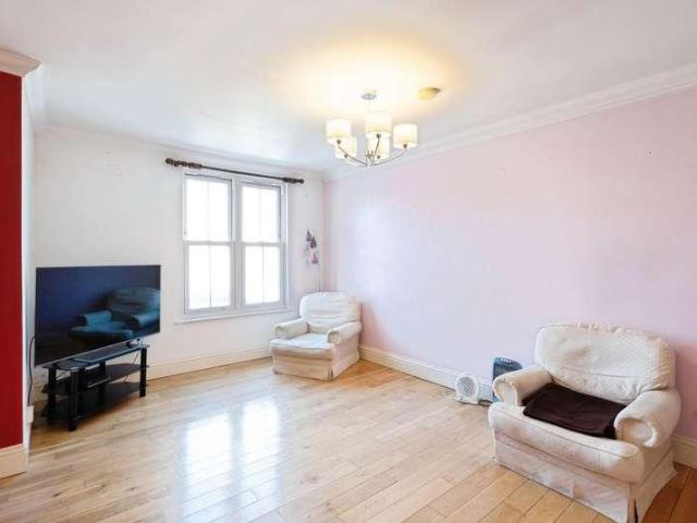 Flat for sale in Colwell Bay, Totland