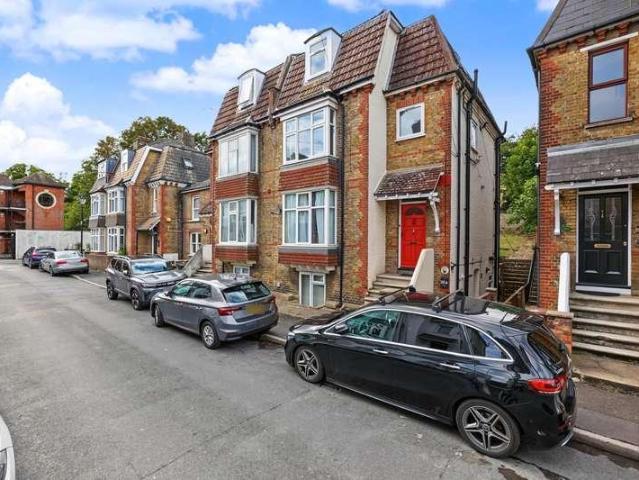 Flat for sale in Borstal, Rochester