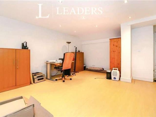 Flat for sale in The Butts, Kent