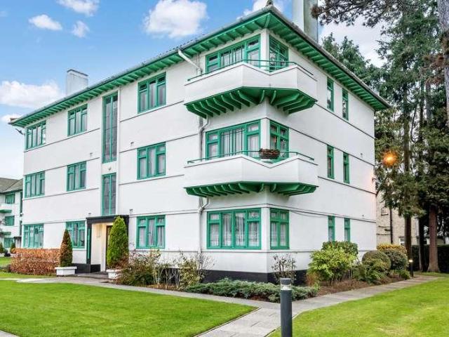 Flat for sale in Pinner, Greater London