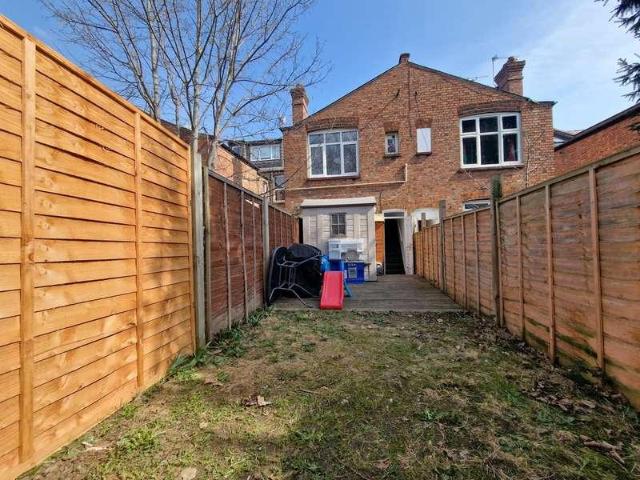 Flat for sale in Hendon, Greater London