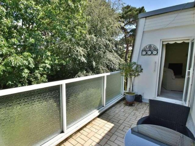Flat for sale in Tricketts Cross, Ferndown