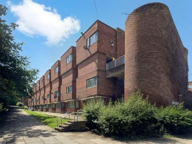 Flat for sale in London Borough of Ealing, Hanwell