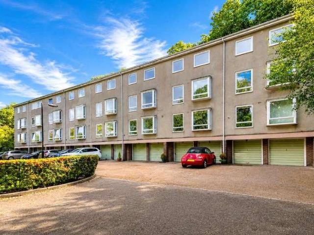 Flat for sale in Dulwich, Greater London