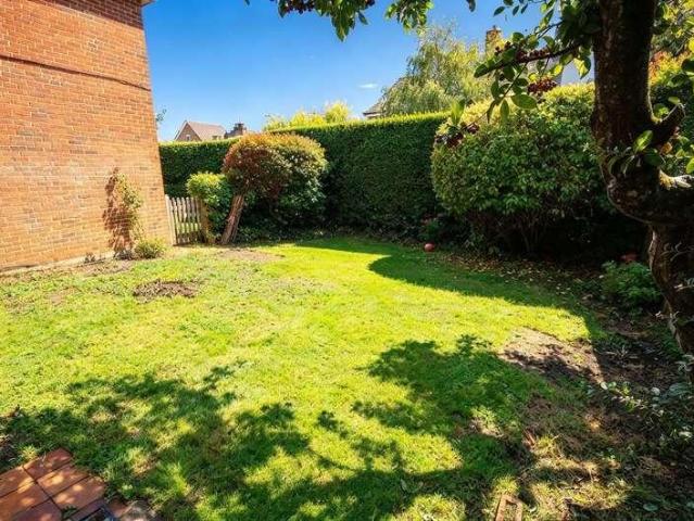 Flat for sale in Denham, Gerrards Cross and Chalfonts Community Board, Gerrards Cross