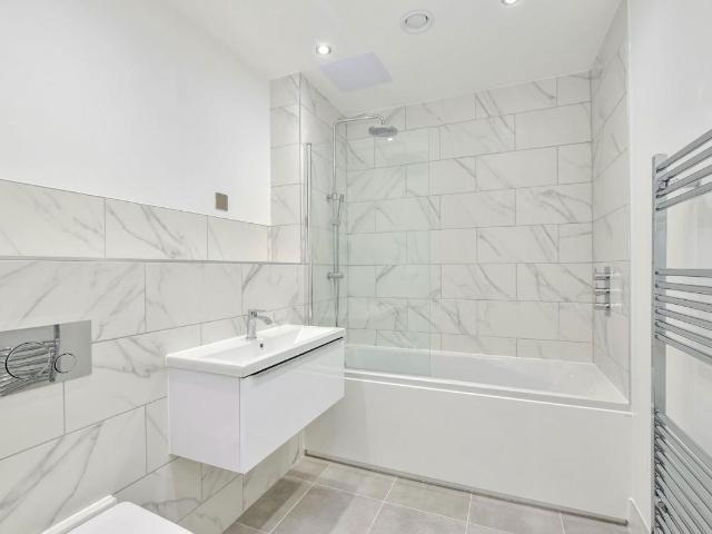 Flat for sale in Watford, North Watford