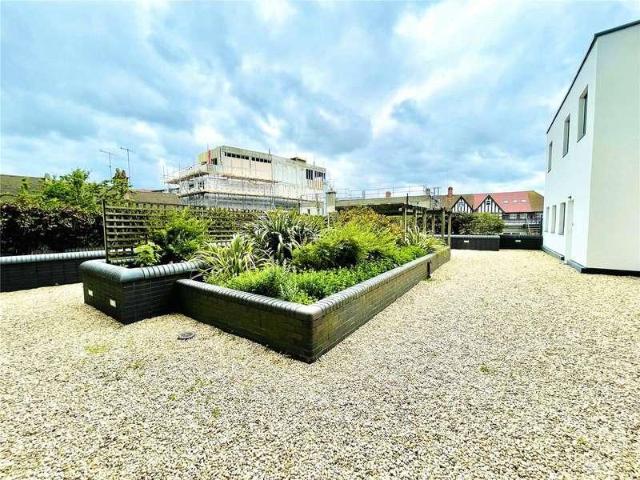 Flat for sale in London Borough of Croydon, Waddon