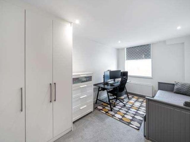 Flat for sale in Slough