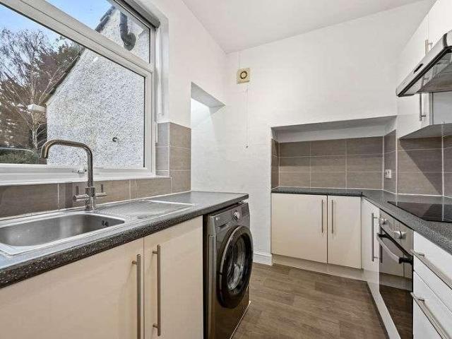 Flat for sale in Lane, Greater London